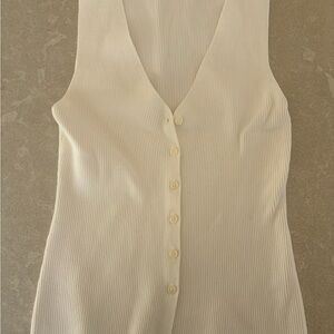 Aritzia Babaton Cream Button Down Sleeveless Top